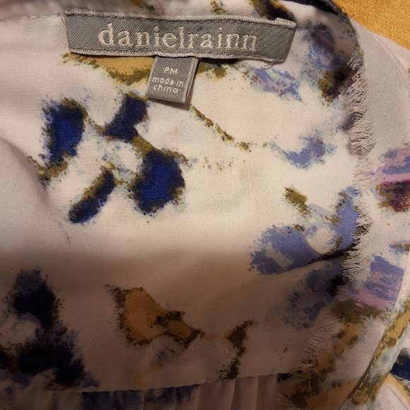 Daniel Rainn Floral Blouse in Cream with Blue and Gold Accents - Picture 4 of 5